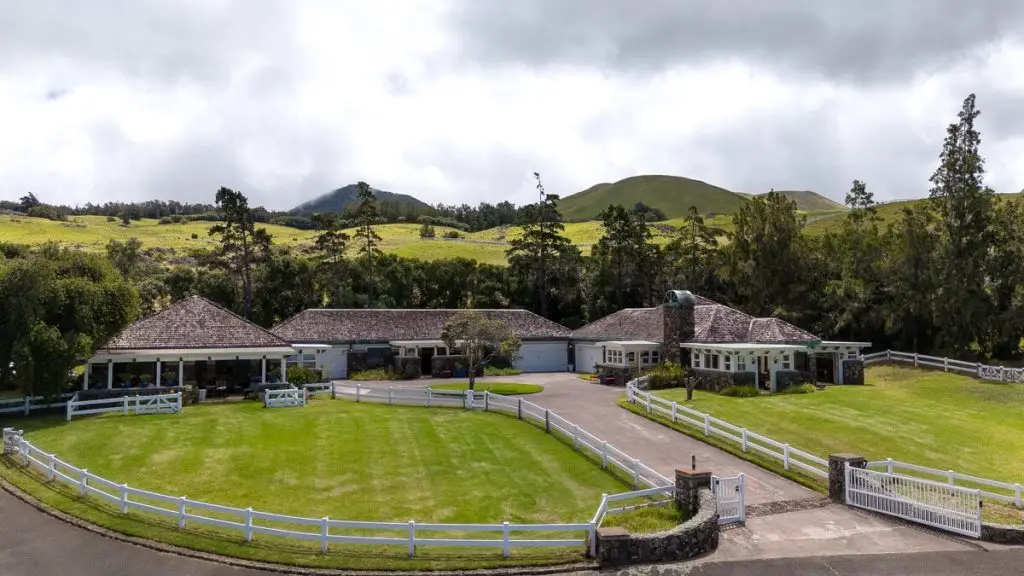 front view of kohala ranch equestrian center hall